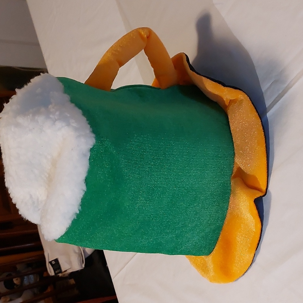 St Patrick's Day Party In A Box EUC - Picture 2 of 11